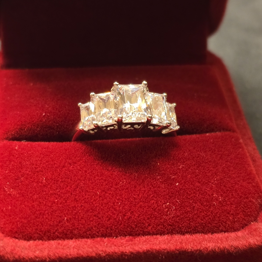 .925 White Gold Plated Sterling Silver Ring. Cubic Zirconia Size 6